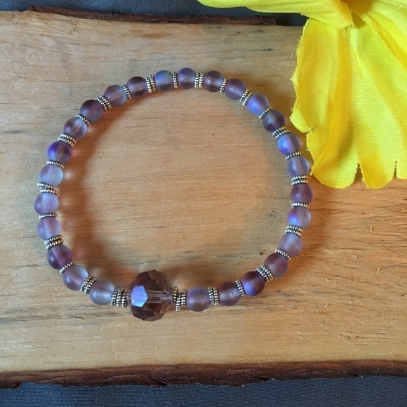 Jewelry - 💜gorgeous purple and silver stretch bracelet